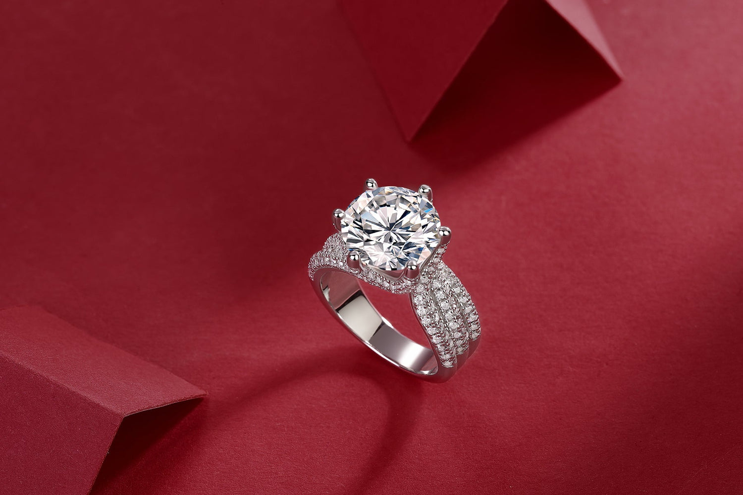 Exquisite Moissanite Silver Ring - A Statement of Luxury and Elegance
